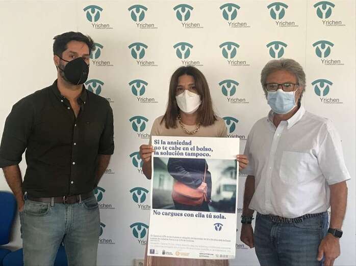 Juan José Pérez, Carmen Hernández y Jorge Hernández en las instalaciones de Yrichen en La Pardilla / TA